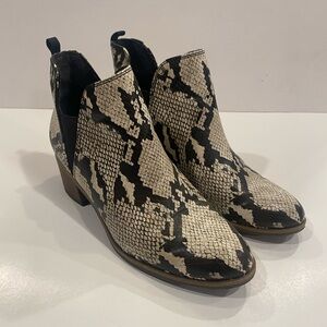 Stylish Snakeskin Pattern Ankle Booties